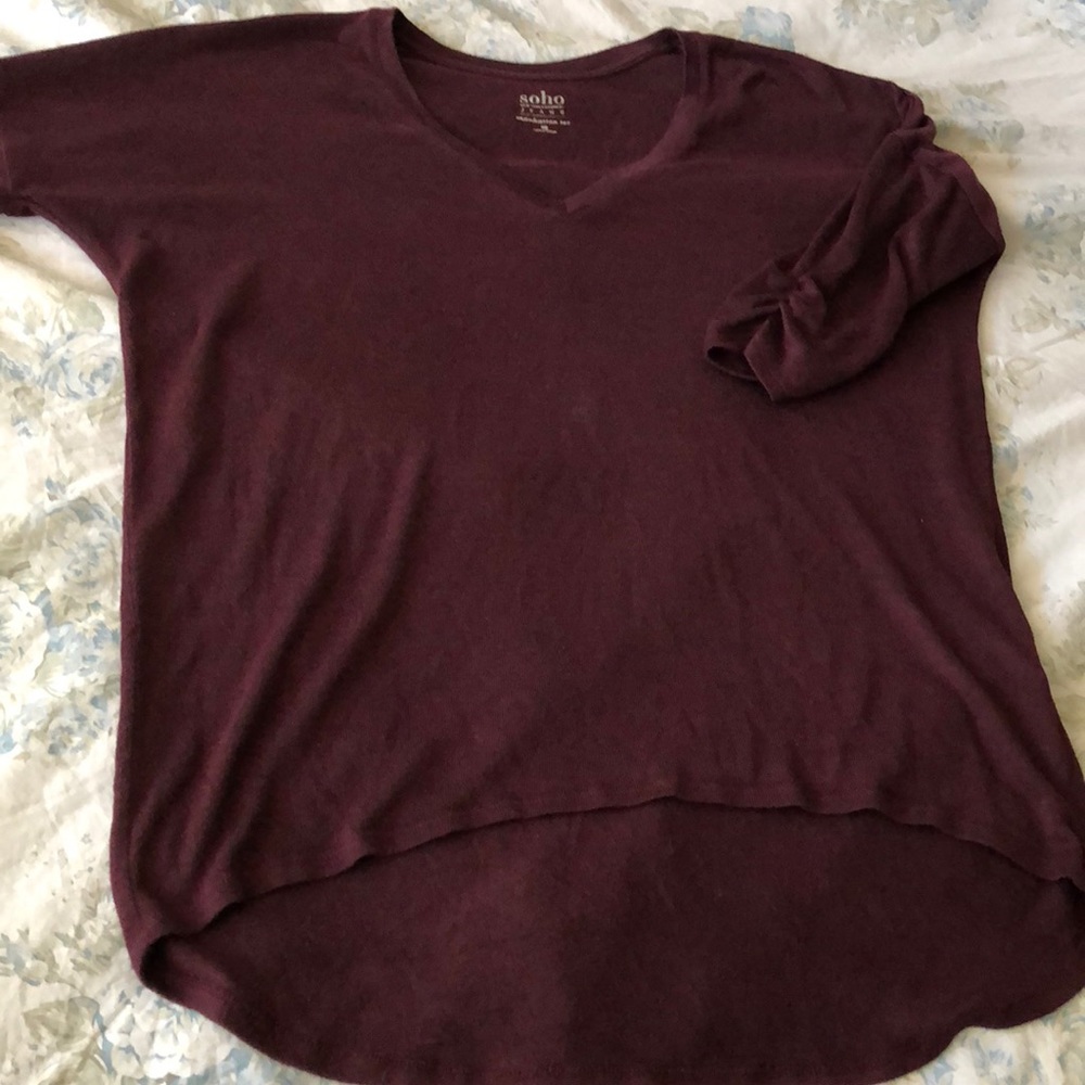 Burgundy 3/4 sleeve v neck light sweater